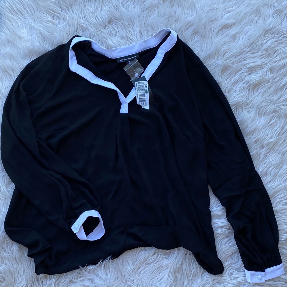 🧡3/$50🧡NWT button wrist long sleeve blouse